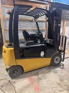 chariot elevateur caterpillar 6000lb usage valtrem
